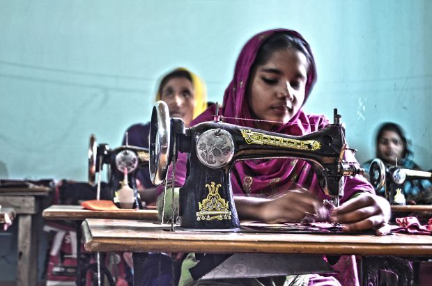 Bangladeshi_women_sewing_clothes.jpg
