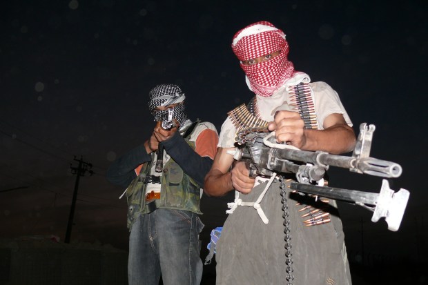 Iraqi_insurgents_with_guns,_2006