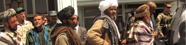 Former_Taliban_fighters_return_arms (1)